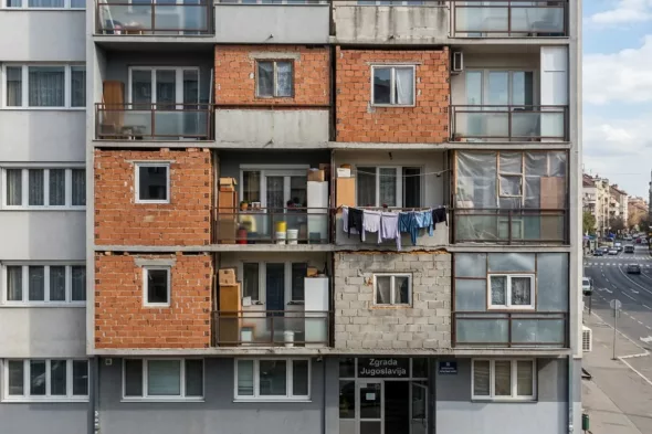 Urbanistički haos i zastakljene lođe fasada