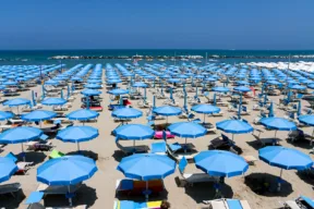 Jeftino letovanje u julu na peščanoj plaži sa apartmanima blizu mora