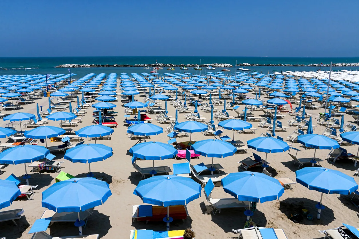 Jeftino letovanje u julu na peščanoj plaži sa apartmanima blizu mora