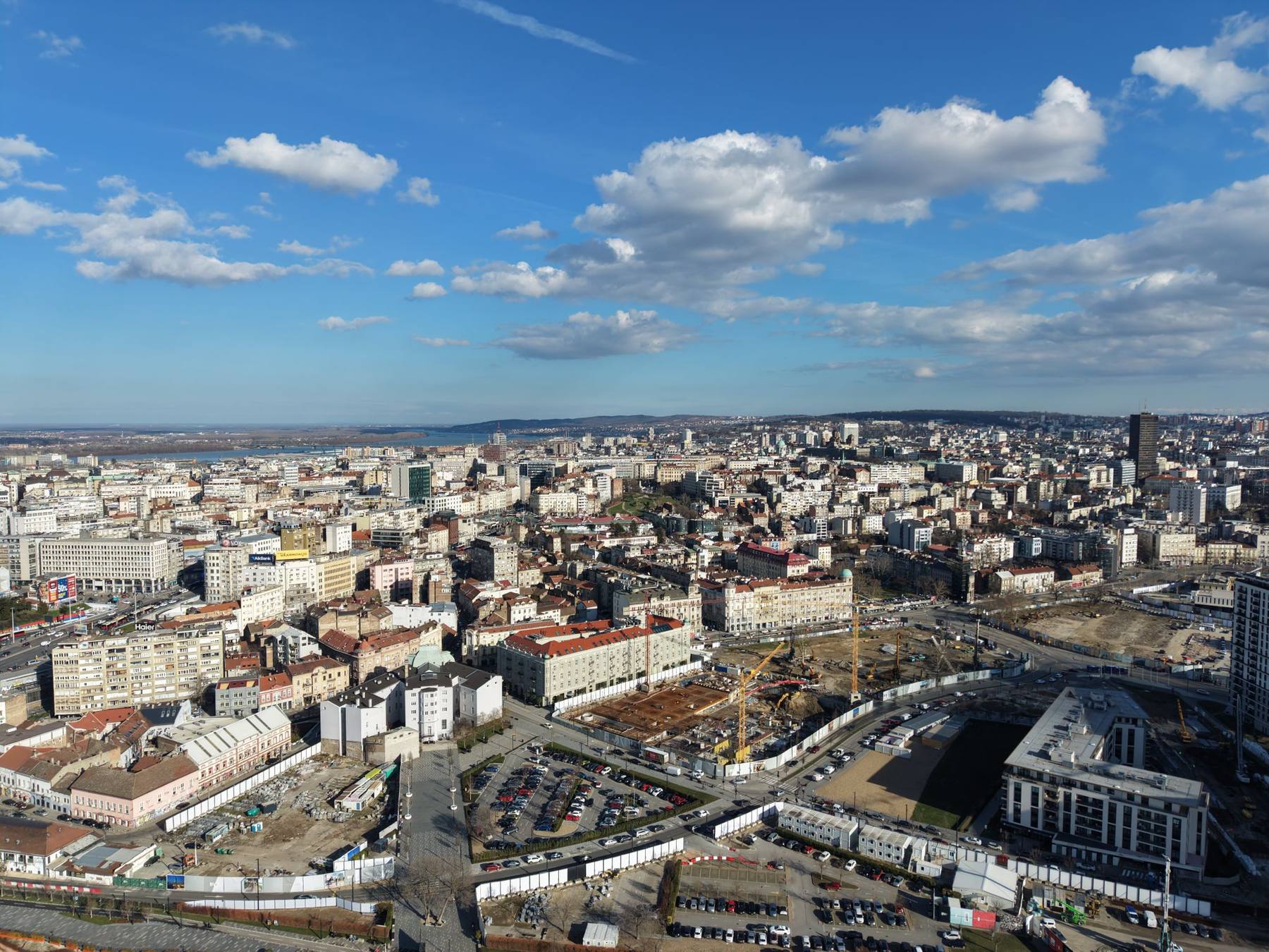 Garažno mesto u premium zgradi kao deo cene luksuznih nekretnina u centru Beograda
